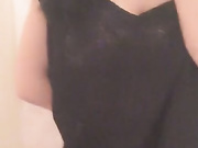 微拍福利国民女神展示性感豹纹内裤闪现大奶子