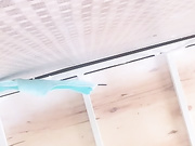 大胸学妹趁着宿舍没有其它人玩直播逼逼随便揉几下就出淫水了