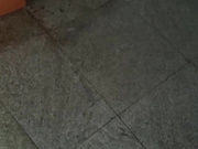 厕所偷拍被发现大喊救命啊，快来人啊...又没有要害你性命只是看看你的逼喊什么救命