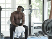 继妹从她的大黑继弟那里得到了高潮喷水