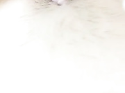 饥渴少女用毛绒玩具满足自己