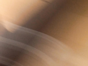 高檔寫字樓公共衛生間拍攝到的牛仔裙高跟漂亮清純妹子如廁 邊玩手機邊用電筒補光拍攝 清晰對白～1080P高清