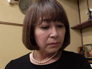 [TMRD-1207] 熟妻卑猥ドラマ ゴミだらけの隣のオヤジの部屋で熟れた体を… 法事の後、義理の兄に陰部を吸われた未亡人 - 3of5