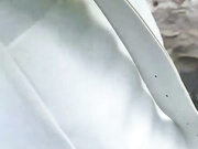 与嫂子户外踏青，趁四下无人直接干出水，最后扣的她喷出来了