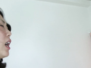 國人淫騷美少婦爲了拿到美國的綠卡和兩個移民局的洋老外3P