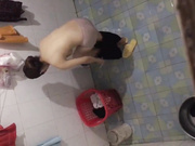 精品推薦 最新流出大神趴窗戶邊偷窺鄰居新搬來的打工妹子洗澡更衣 雪白肌膚堅挺美乳看得讓人欲火焚身 720P高清原版