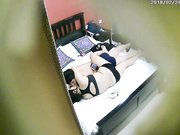 主題酒店稀有房拍攝到的逼毛幾根根的E杯大奶人妻與情人開房愛愛 各種體位爆幹淫水太多 露臉高清