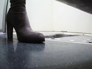 國內廁拍大神高鐵公共廁所偷拍幾個美女少婦如廁 有個帶著兩個女兒坐車的少婦顏值不錯 騷穴肥嫩 1080P高清原版