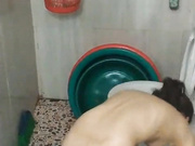 趴墻頭手機拍攝隔壁打工妹洗澡更衣 茂盛的陰毛堅挺美乳看得讓人欲火焚身 720P原版高清