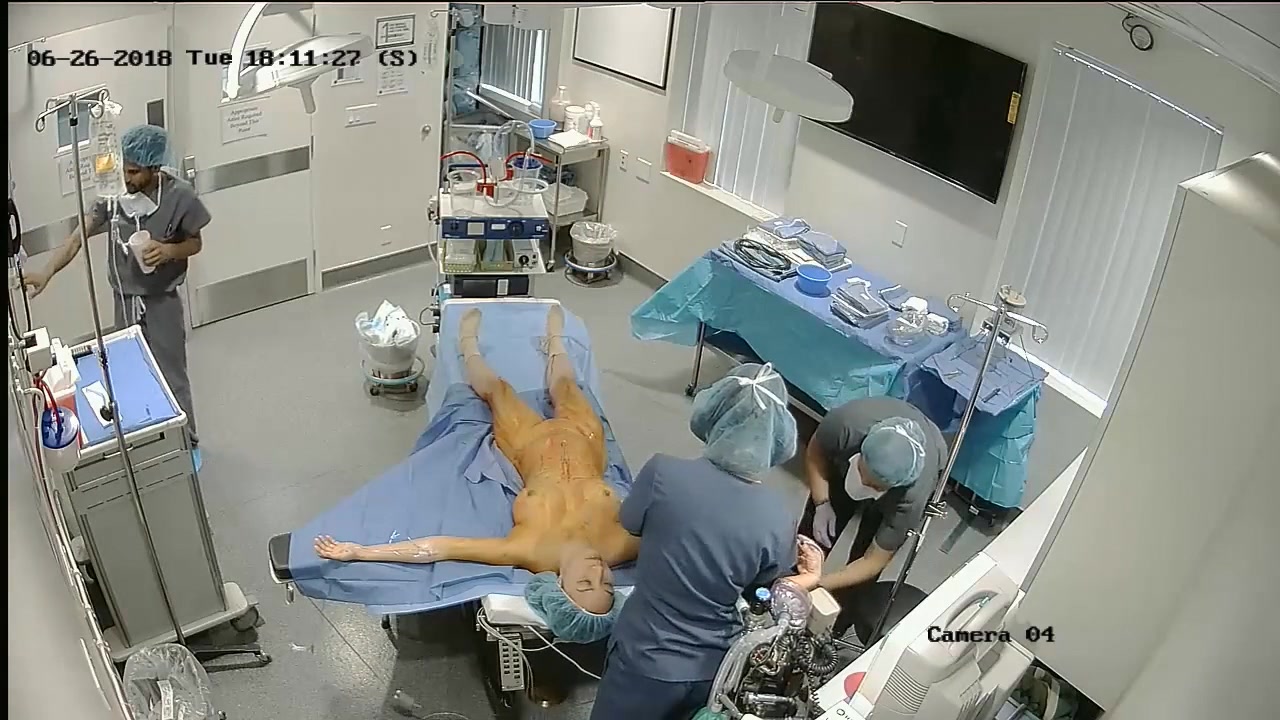 美容醫院監控攝像頭破解拍攝到的做美肉纖體的美女 雪白肌膚堅挺美乳絕對誘惑～720P高清