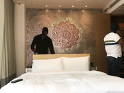 獨家推薦 長沙某高檔小區公寓離異富姐和兩個彪悍黑人居家玩3P遊戲 互相愛撫輪流爆操 幹得太猛了 場面刺激