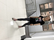 最新流出某院校公共女廁拍攝到的幾位顏值不錯的妹子如廁噓噓 貌似有個妹子完事後還摸摸自己的菊花 1080P高清原版