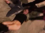 下手真狠啊顔值應該不錯的小三和大款約炮路上被親友團伏擊脫光光打成豬頭說不出話