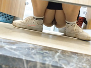 最新流出國內廁拍大神尾隨妹子進入小區公共女廁近距離拍攝 形態各異逼逼看得讓人欲火焚身 1080P原版高清