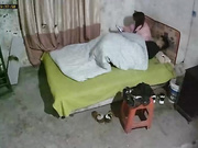 城中村几个有点姿色的姐妹租一间平房改专用炮房提供快餐服务车轮战~嫖客有老有少因长得漂亮所以生意红火03