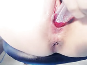 吸着小烟炮击插穴，自己抠到高潮连血带水一起喷逆天了好疼，闺蜜还在房里 2