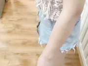 性感女房客让我去她家帮她换灯泡❤️发现她床上有成人玩具一时精虫上脑控制不住的强奸内射了她无水印版