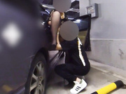 【停车场野战】在地下停车场被后入，好刺激，高潮迭起