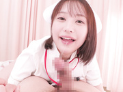 IPZZ-782 ナースコールで呼べばいつでも笑顔でおしゃぶりご奉仕 あざと可愛い看護師さんが即尺フェラ24時間待機中！ 堀北桃愛 - 1of5