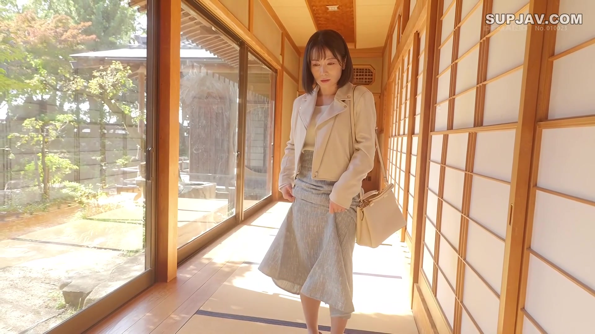 SDNM-544 神奈川県逗子市で小5の娘を育てる健気なお母さん 小泉玖美 41歳 「もっと滅茶苦茶にされてみたい」 - 1of5