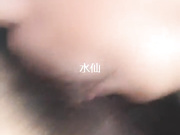 高颜值美女主播为了吸粉直播公路拦车勾引司机操她,司机怕是仙人跳不敢操,美女说：只想让你干,我不讹你钱,我给你钱好吗!