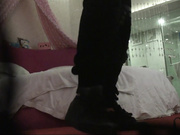 色影师房间安装摄像头偷拍名模美女脱光光换衣服