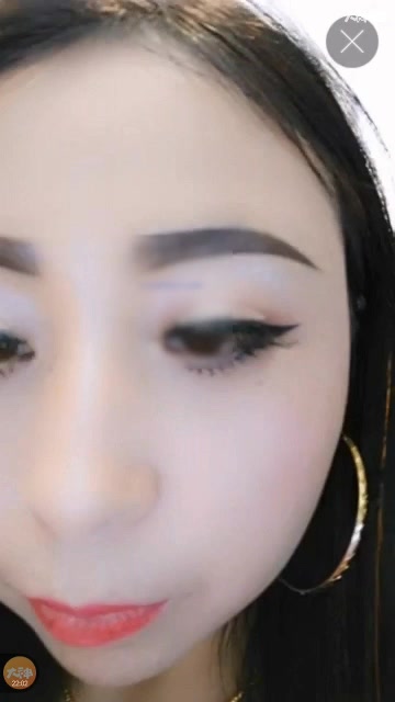 很屌的美女主播兼职服装店老板娘不穿内裤在店门口马路露出玩逼在店里尿尿