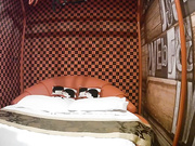 喷血推荐-酒店偷拍经验丰富的中年男子带白领美女开房时上去就想干,美女不配合把她舔爽后美女主动求操!