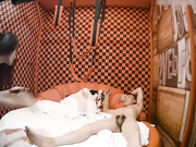 酒店偷拍对白清晰的90后性感美女操逼时不专心还看电视,男友用力狠干不小心插痛后不让操第2次了