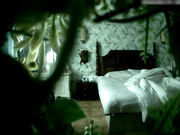 精品宾馆偷拍活泼开朗的牛仔裤美女被男友带到房间后不好意思磨叽半天才脱衣服,操爽后主动女上位迎合!国语!