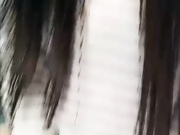 超嫩精品服裝店小老板娘,趁店裏沒人,貨架後面紫薇直播,太騷了,中間來個試衣服的客人