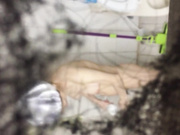 窗户洞中偷窥大波正妹洗澡下面逼痒痒吧不停搓了很久还一边和男朋友聊天普通话对白