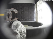 香奈儿主题宾馆有点搞笑年轻情侣滚床单缠绵小伙子打炮很猛高频率猛插到女友说不行了再想做说不来了对白清晰