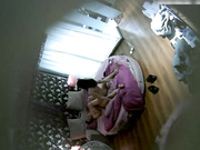 漂亮长发大学美女提前开好房间等异地男友进来后饥不可耐的猛操,刚干完美女换上性感情趣服还要,把男的累倒了!