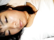 國內真實咪J-無錫剛上班的小美女和2男同事壹起吃飯時被忽悠的喝醉後帶回去2人輪流不停的操,壹個幹壹個拍攝!