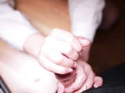 最新网络红人小尤物无眼祖办公制服OL文秘工作期间看A片被老板发现被迫推油撸鸡巴(