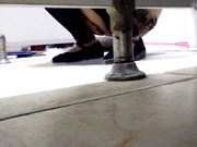 坐盗最新流出某美容培训中心女厕偷拍这的妹子不管老嫩喜欢对着镜子臭美