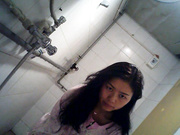 半夜爬起來洗澡的大眼睛学妹 乌黑茂密的阴毛太勾引人了