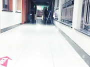 零零后美女男友出院前一晚来一炮，今晚隔壁病床有个肺病患者不管他拉上帘子就开干