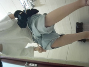 云上会2K超清原版--娃娃头骚妹子上完厕所在里面换裤子,不知道又要去勾引谁