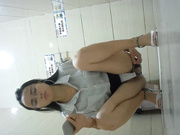 最新流出国内商场女厕全景偷拍气质短发黑丝服务员很有撸点