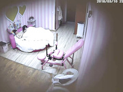 情趣房打扮洋气的清秀苗条美女与小伙开房啪啪啪很主动往鸡巴上坐骑阴毛浓密一看就是性欲旺盛的妹子