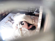 气质漂亮的大学短裤美女背着男友偷偷在宾馆私会男校友偷情时不慎被服务员偷拍,长得漂亮,身材又好,操完又操!