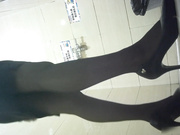 外站最新流出商场全景系列黑丝服务员妹子一定憋了很久尿得很粗一条水柱