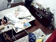 民宅网络摄像头被黑TP夫妻过性生活光头大哥性欲旺盛扒光就干姿势多床上一路干到沙发上射里面