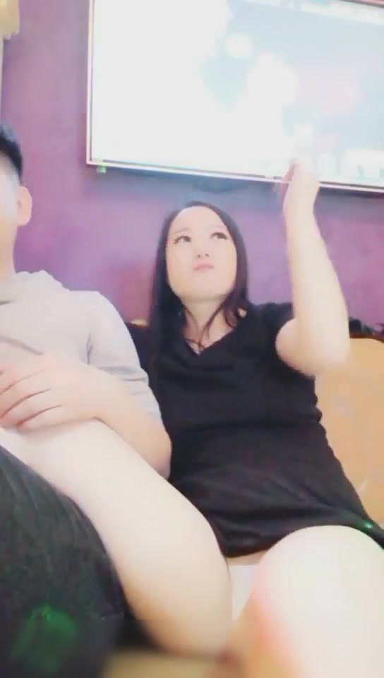 海风留恋忘返疯狂小哥哥小姐姐们除夕跨年夜KTV狂欢嗨翻天