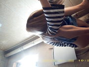 某站最新流出女厕偷放摄像头偷拍年轻美眉嘘嘘耐克鞋妹子不停打电话