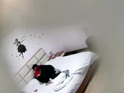 学校附近钟点房偷拍穿校服的眼镜同学和漂亮妹子开房