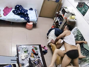 居家偷拍-中年夫妻簡單粗暴客廳掀起睡衣就幹