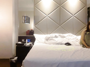 上海某酒店和朋友一起爆操艺术学院极品清纯漂亮的鲍鱼逼美女,美女不同意3P,两人只能轮流操!